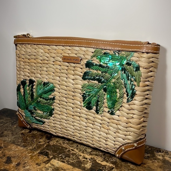 Michael Kors 🏝 MALIBU STRAW ZIP CLUTCH embroidered palm - Picture 2 of 15